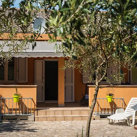 House Retina * Pinezići